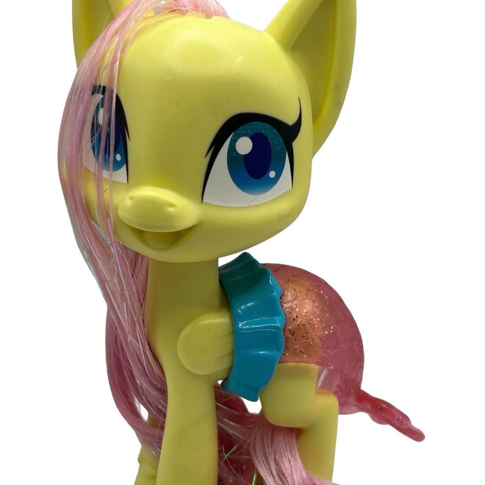 Fluttershy G4.5 with accessory